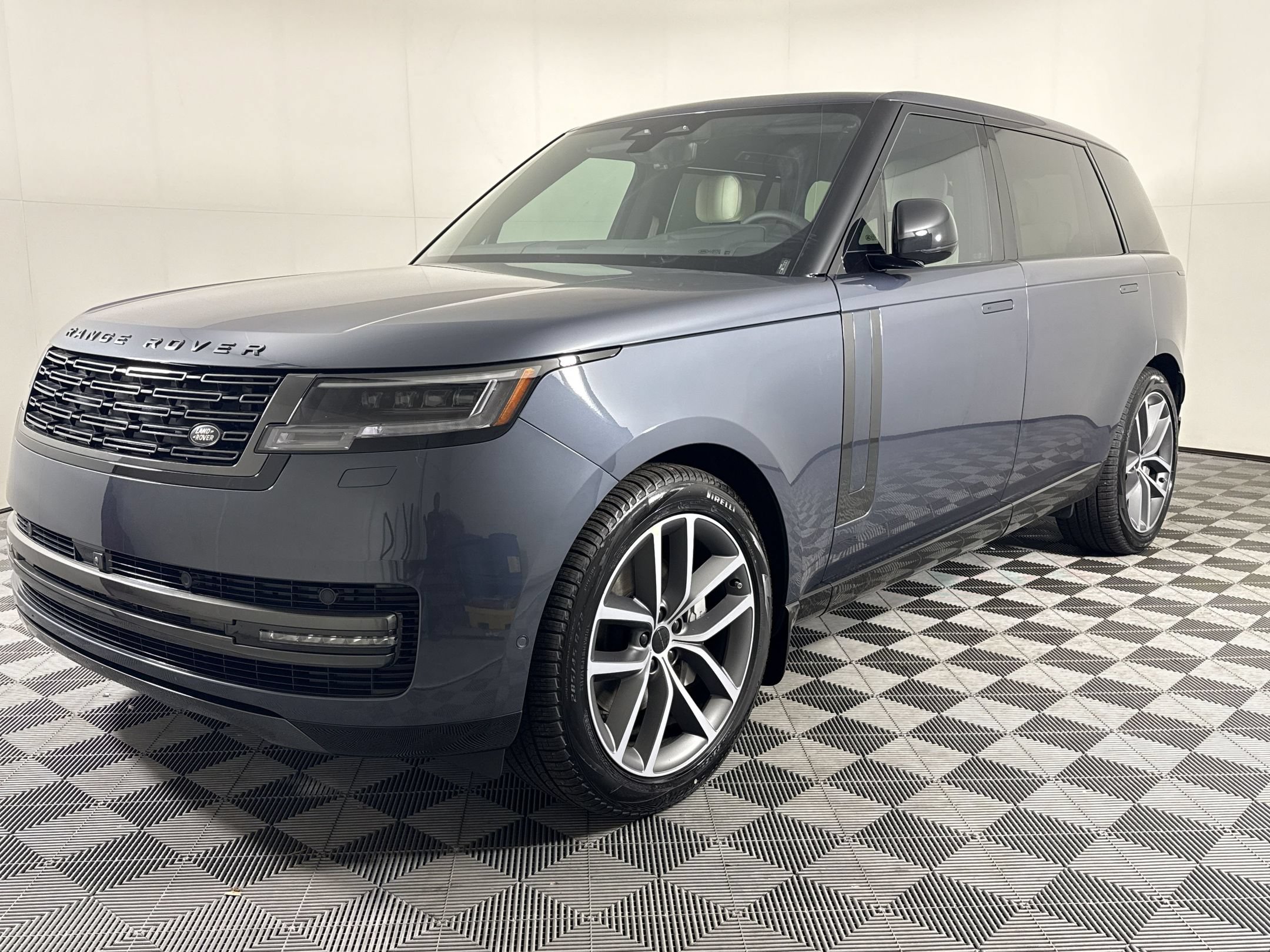 New 2026 Land Rover Range Rover Long Wheelbase SE AWD/4WD image 1
