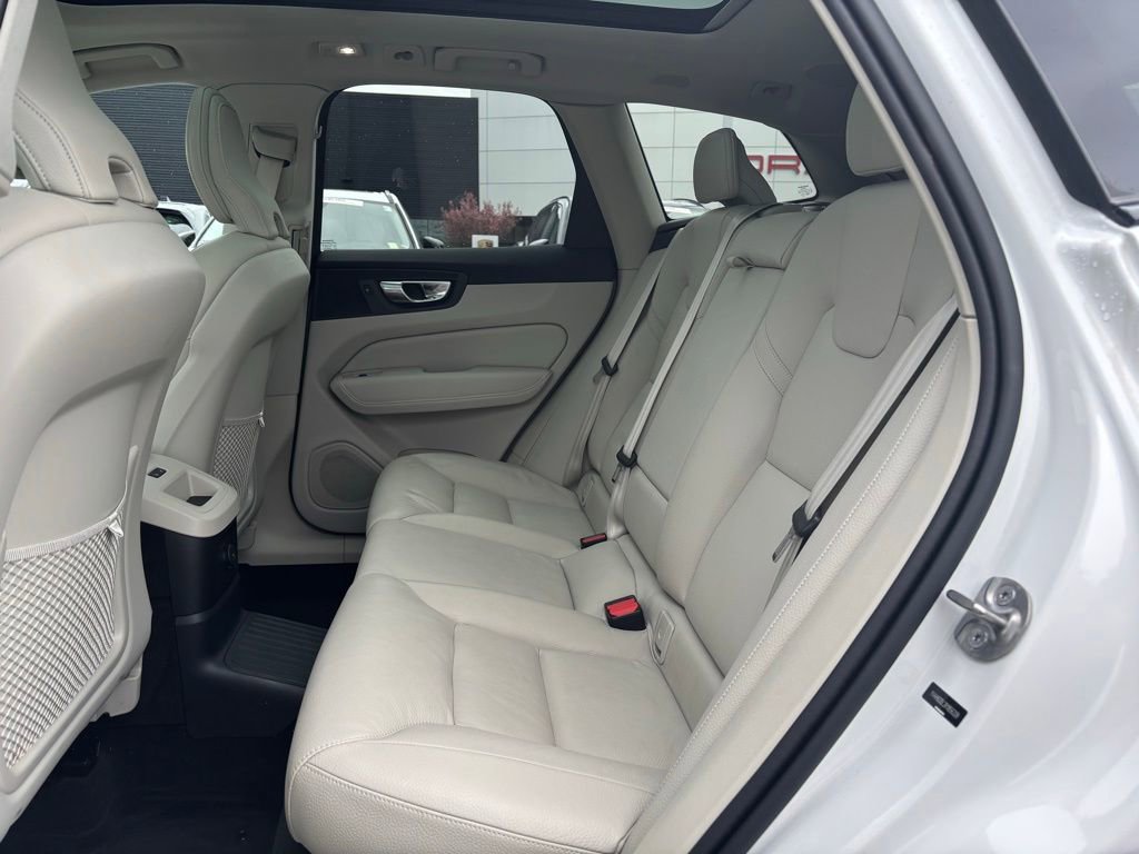 Used 2024 Volvo XC60 T8 Plus w/ Climate Package AWD/4WD image 16