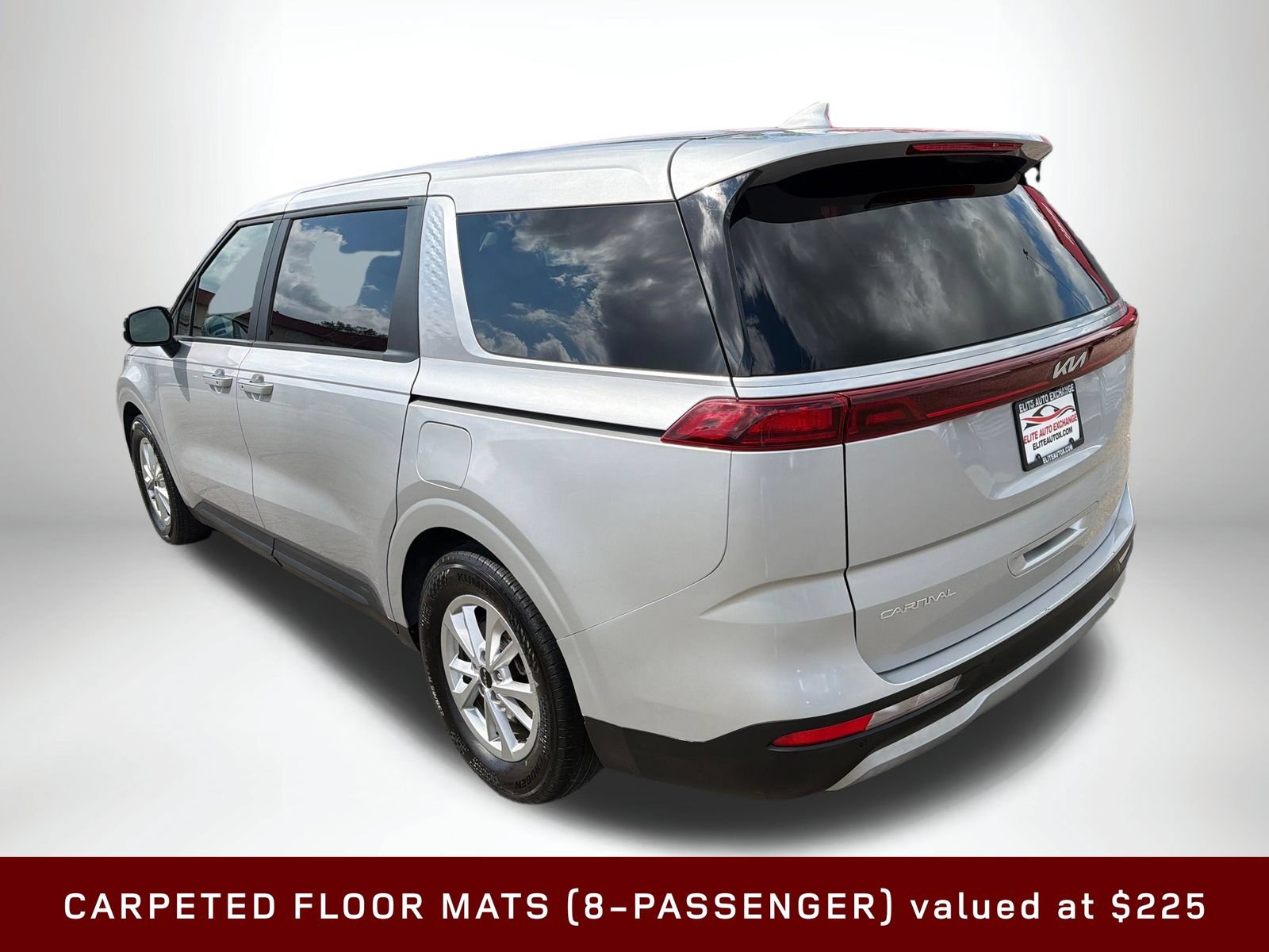 Used 2023 Kia Carnival LX FWD image 4