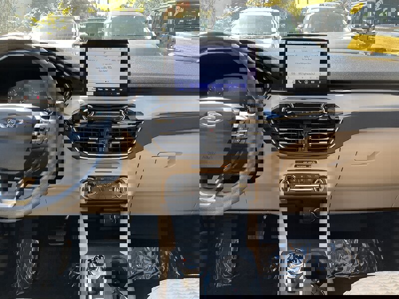 Used 2020 Ford Escape SE image 19