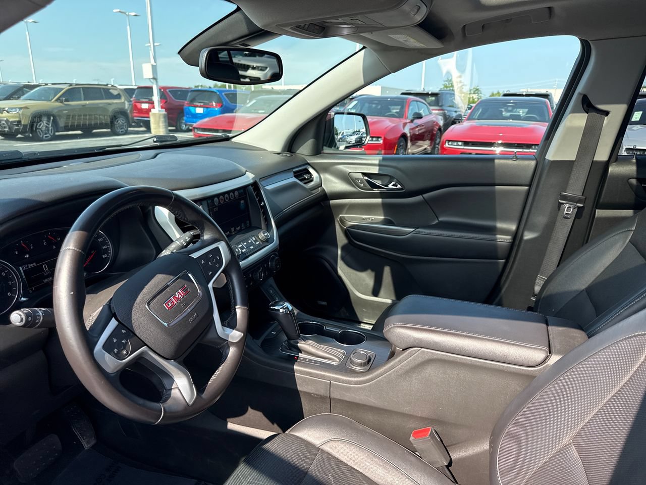 Used 2018 GMC Acadia SLT w/ LPO, Floor Liner Package FWD image 10