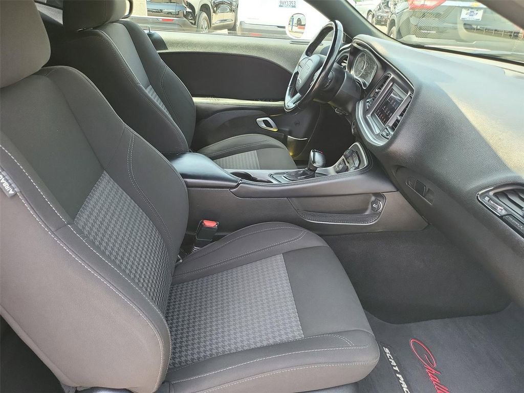 Used 2021 Dodge Challenger SXT w/ Driver Convenience Group RWD image 18