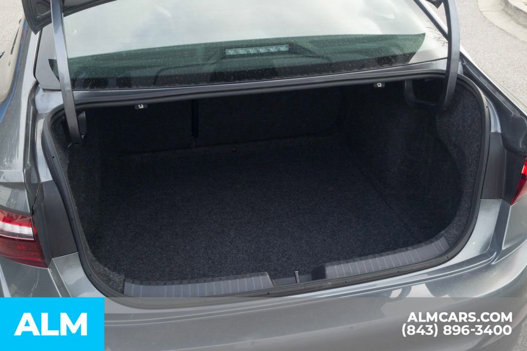 Used 2024 Volkswagen Jetta SE image 8