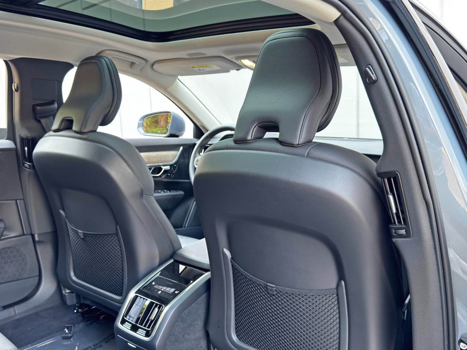 Used 2023 Volvo S90 B6 Plus w/ Protection Package Premier image 36