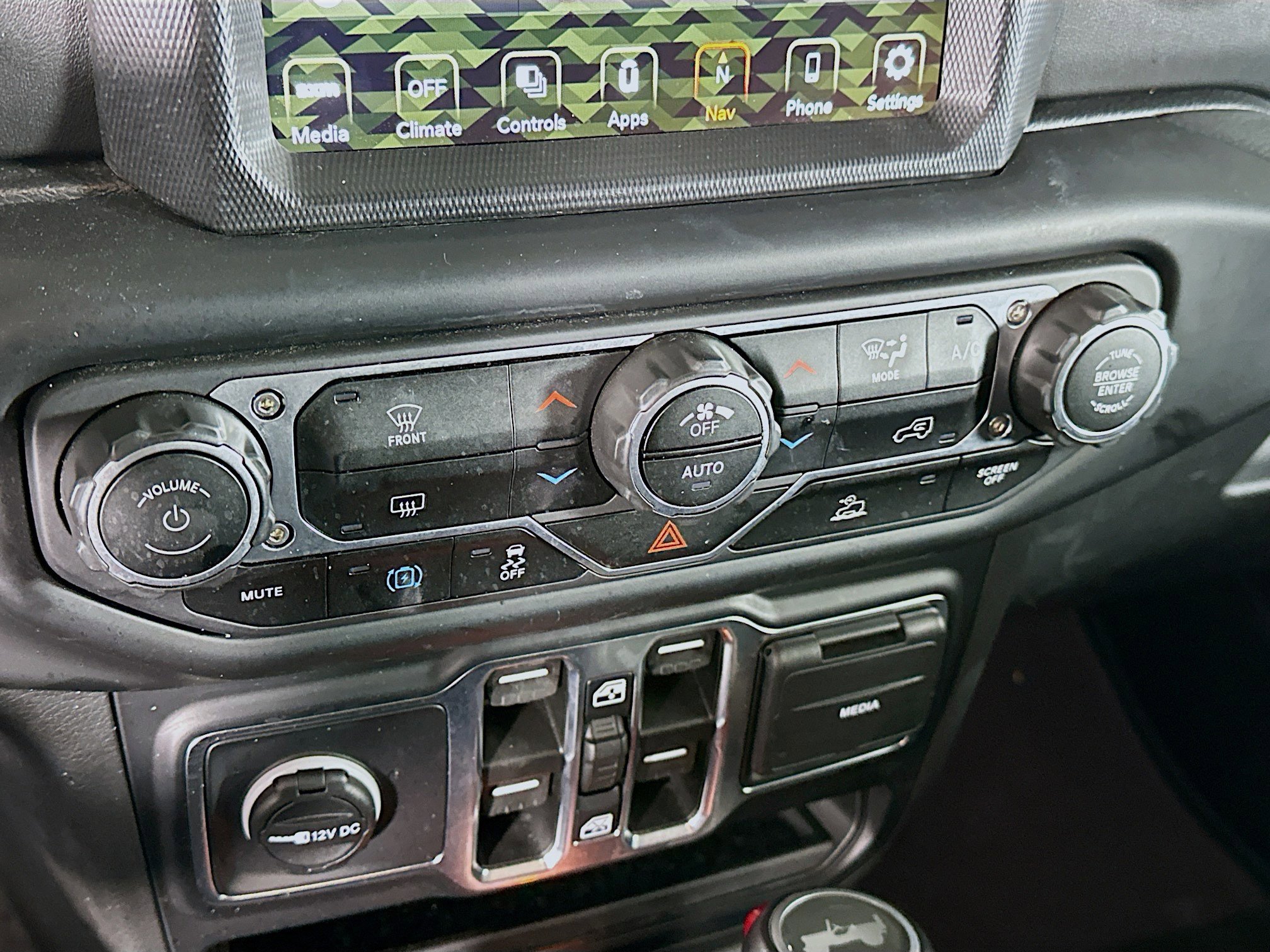 Used 2023 Jeep Wrangler Sahara image 24