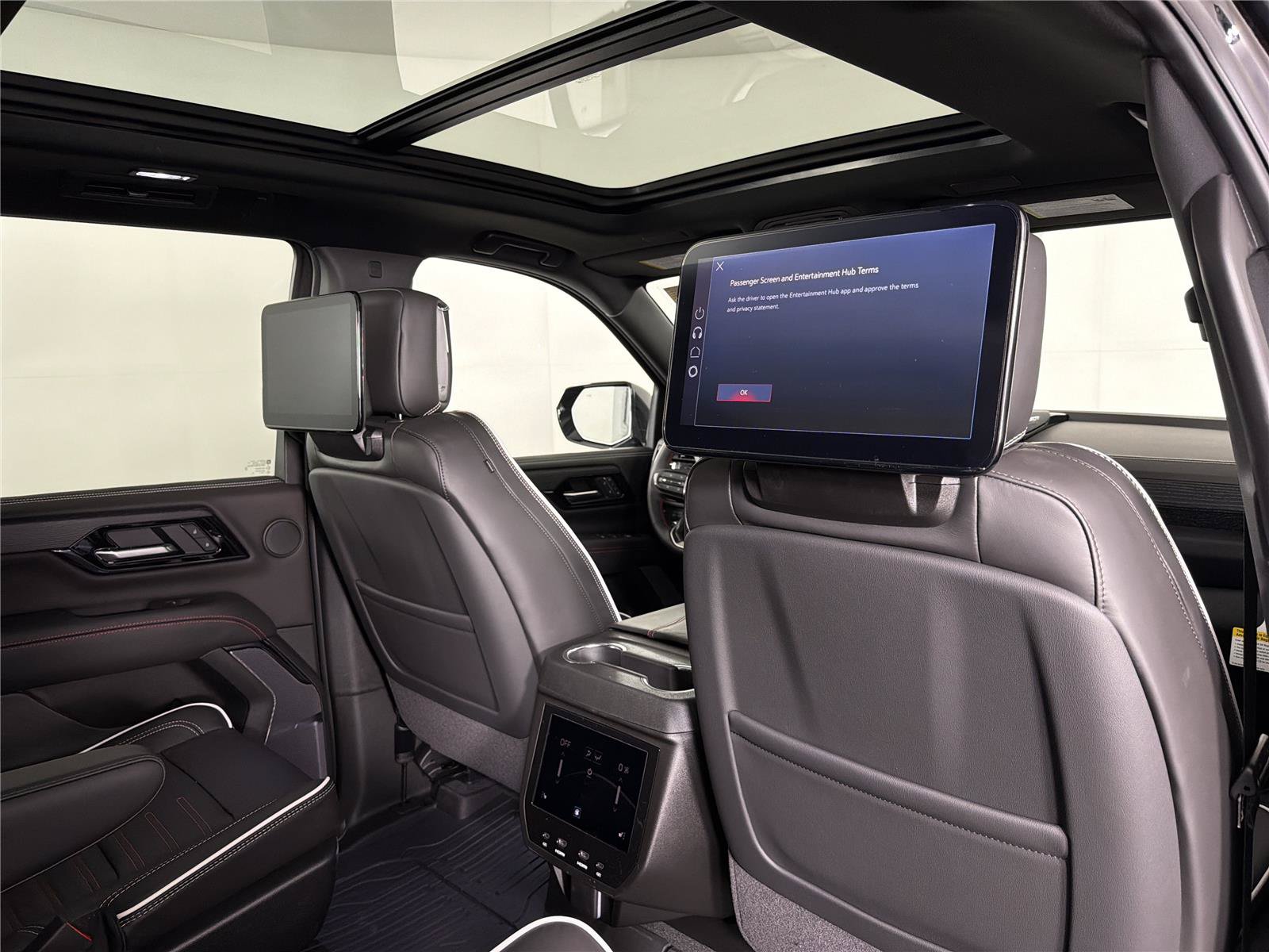New 2026 GMC Yukon AT4 Ultimate w/ LPO, Floor Liner Package AWD/4WD image 17