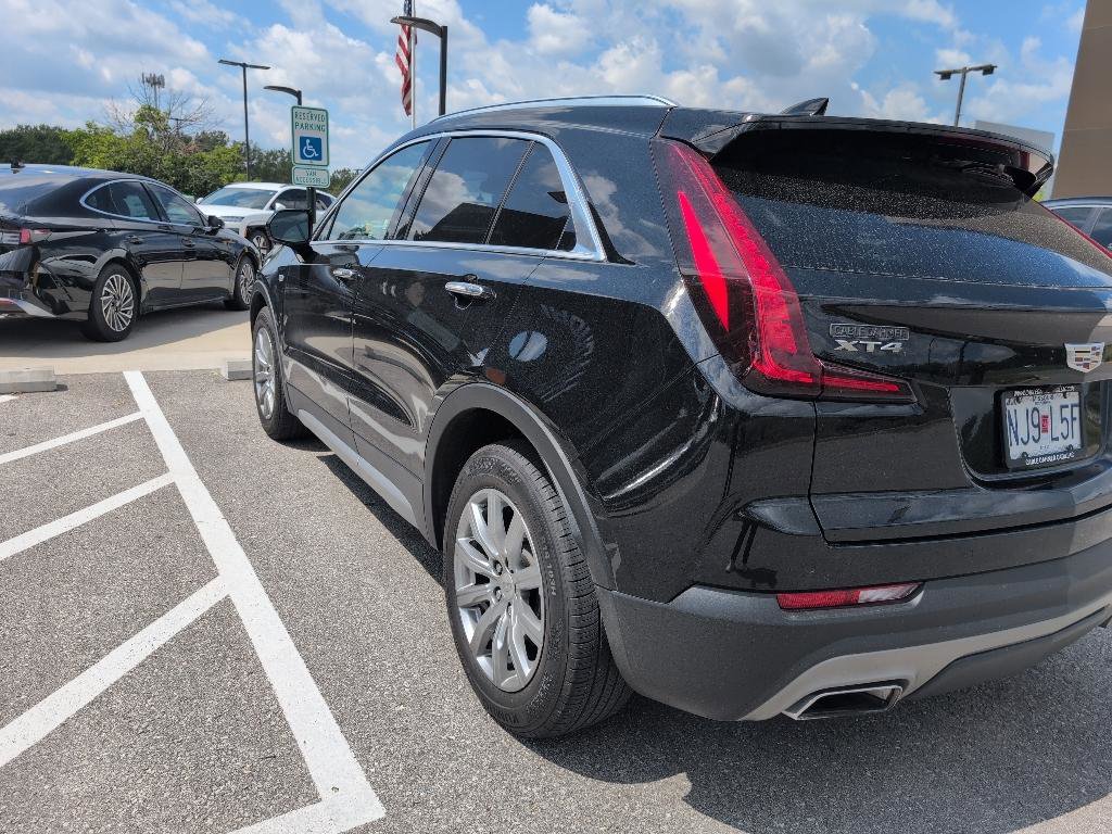 Used 2019 Cadillac XT4 Premium Luxury image 3