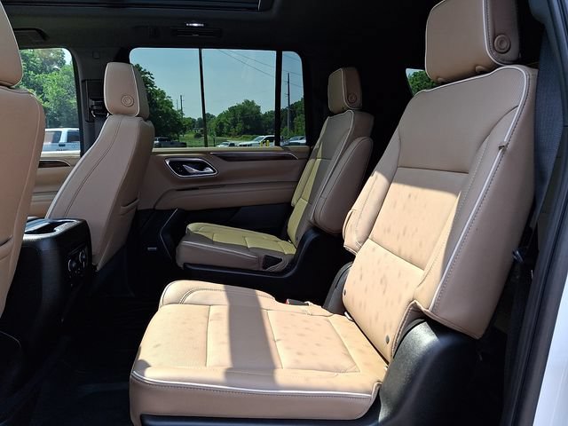 Used 2021 Chevrolet Suburban Premier w/ Premium Package AWD/4WD image 11