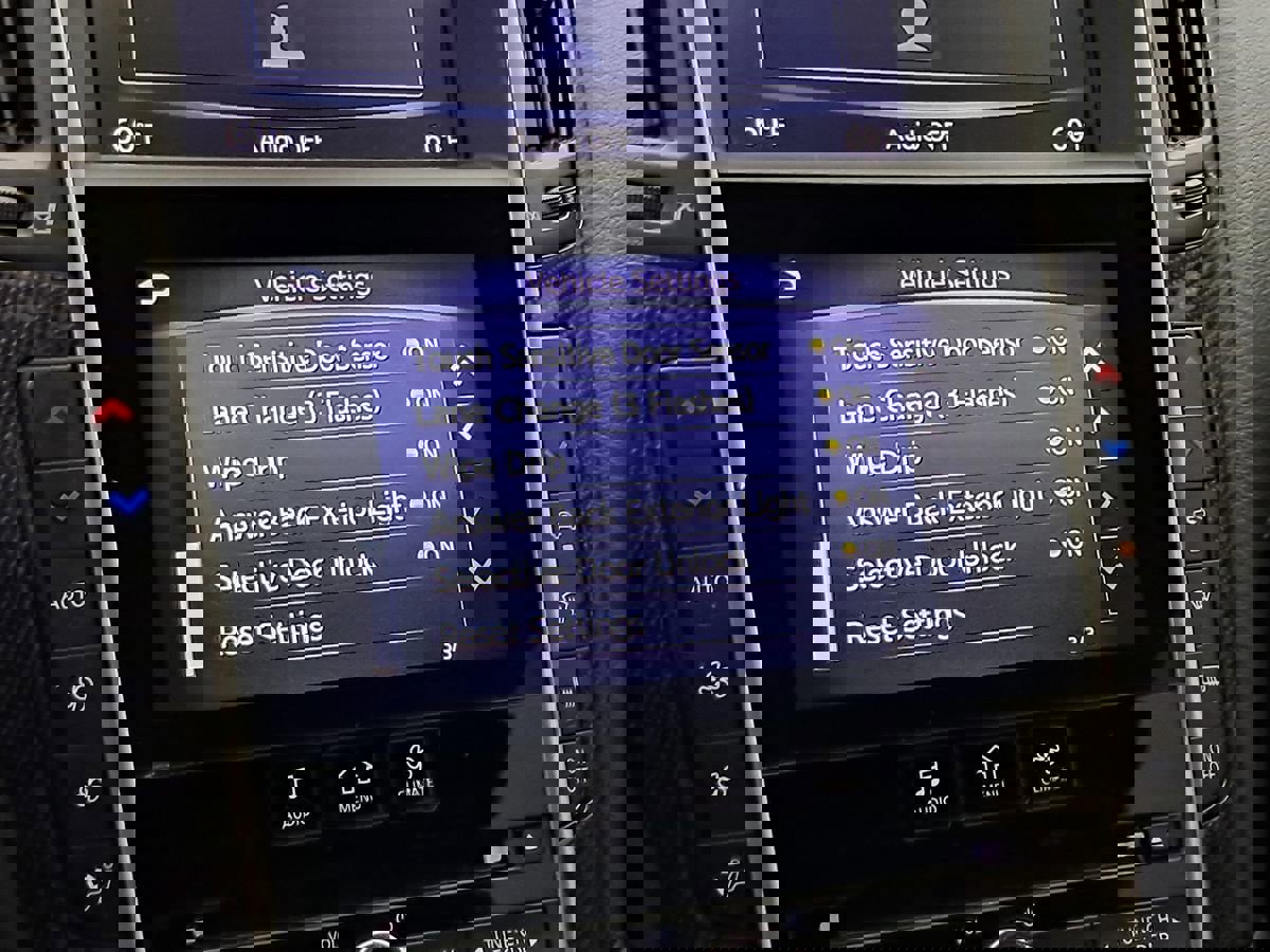 Used 2018 INFINITI Q60 Red Sport 400 image 15