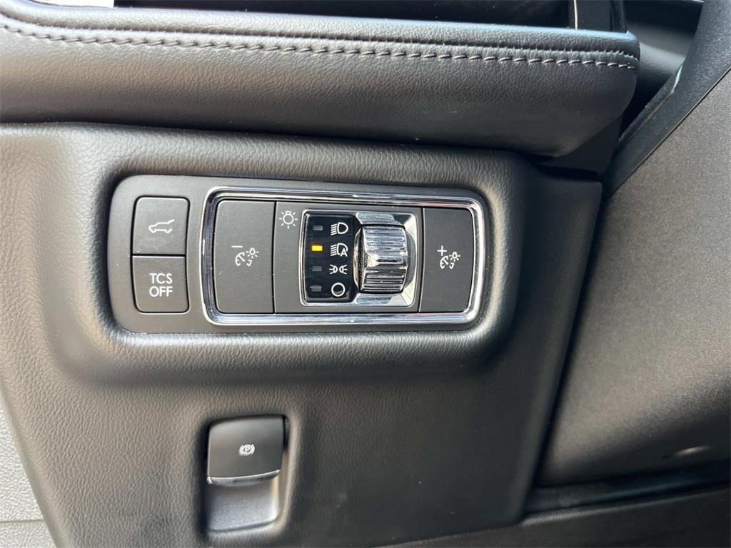 Used 2022 Lincoln Nautilus Reserve image 12