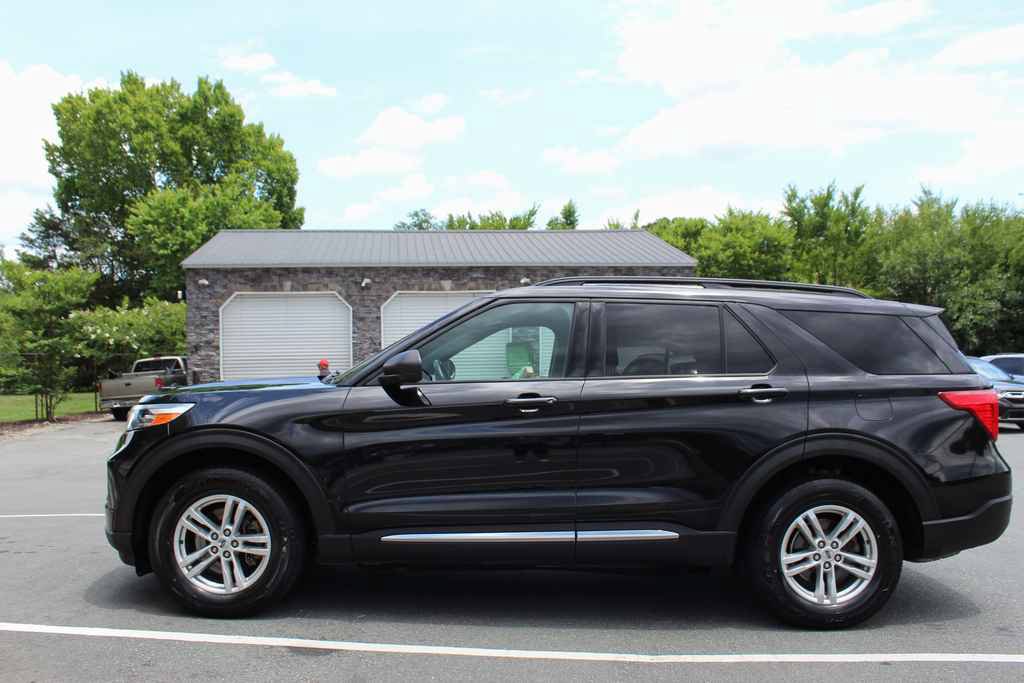 Used 2020 Ford Explorer XLT w/ Equipment Group 202A AWD/4WD image 11