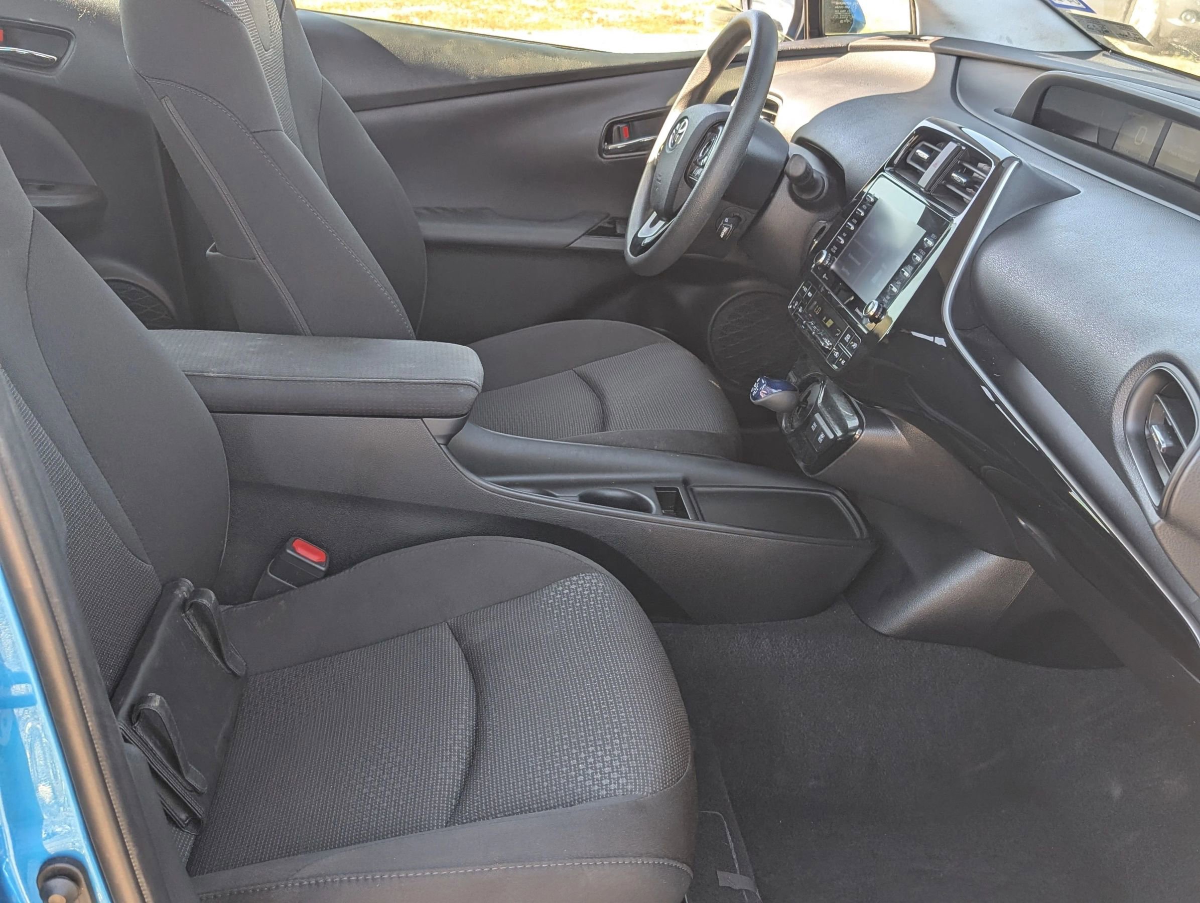 Used 2022 Toyota Prius LE image 12