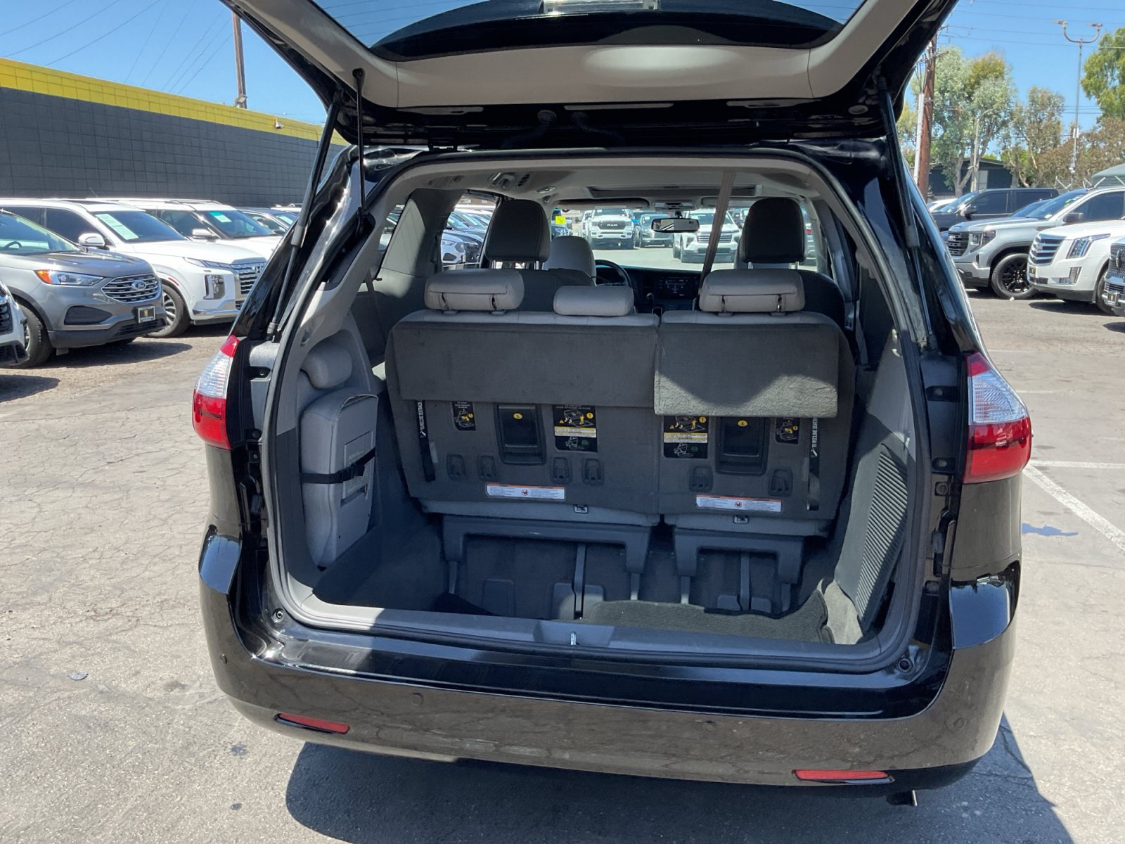 Used 2017 Toyota Sienna XLE w/ XLE Navigation Package FWD image 24
