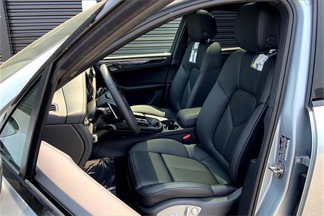 New 2025 Porsche Macan Turbo image 5