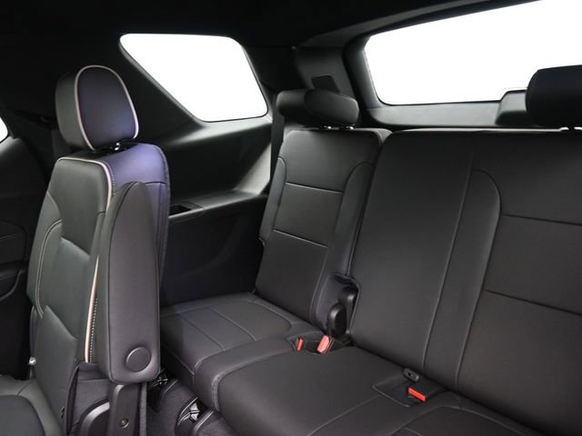Used 2023 Chevrolet Traverse Premier w/ Redline Edition image 19