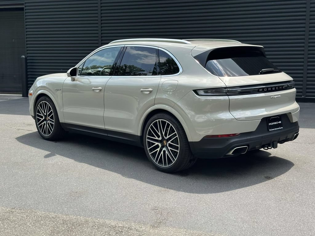 Certified 2025 Porsche Cayenne E-Hybrid AWD/4WD image 3