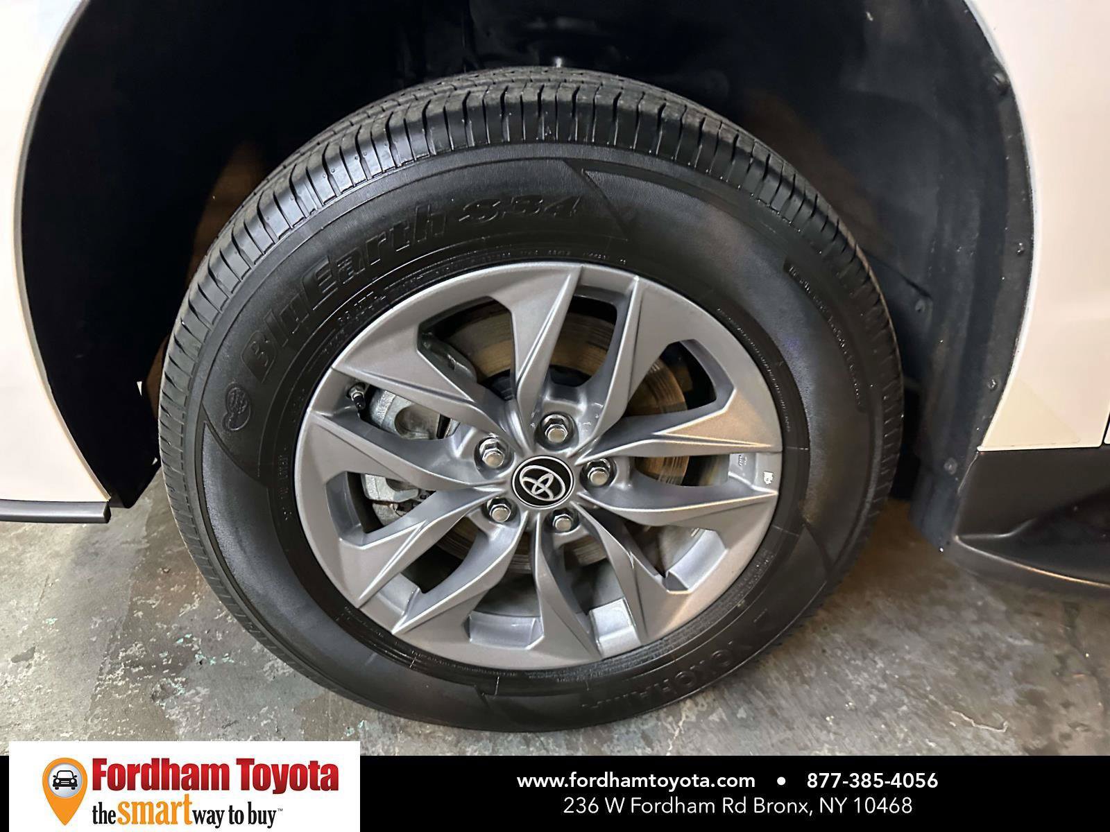 Used 2025 Toyota Sienna LE FWD image 11