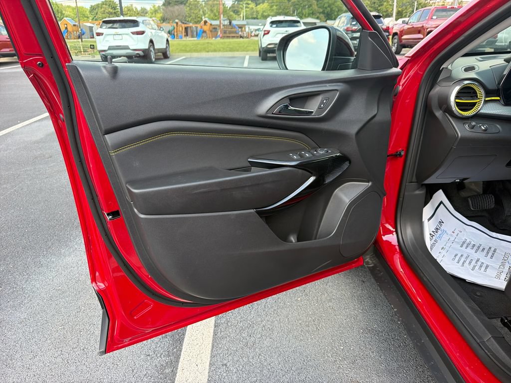 New 2026 Chevrolet Trax LT w/ Midnight Edition FWD image 12