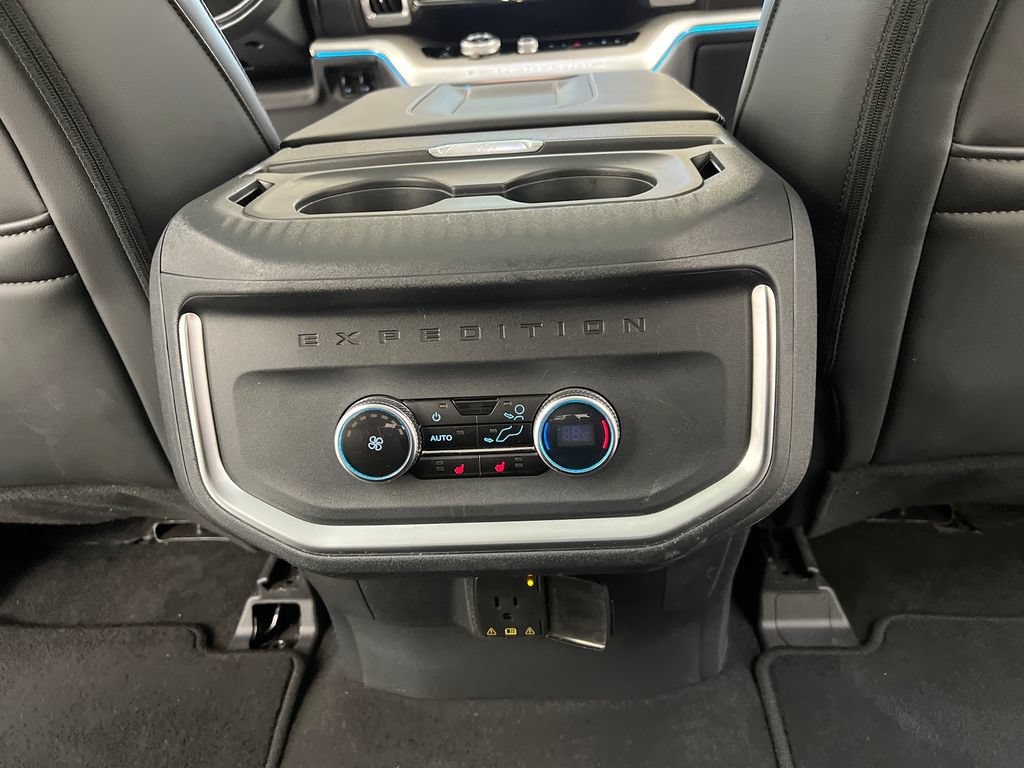 Used 2025 Ford Expedition Max Platinum AWD/4WD image 28