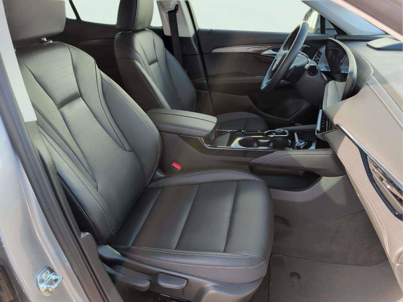 Used 2025 Buick Envision AWD Preferred image 17