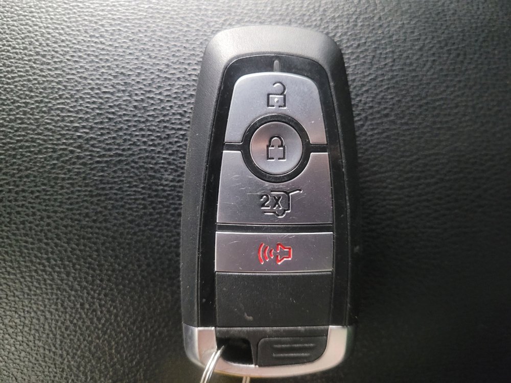 Used 2020 Ford Fusion SE FWD image 32