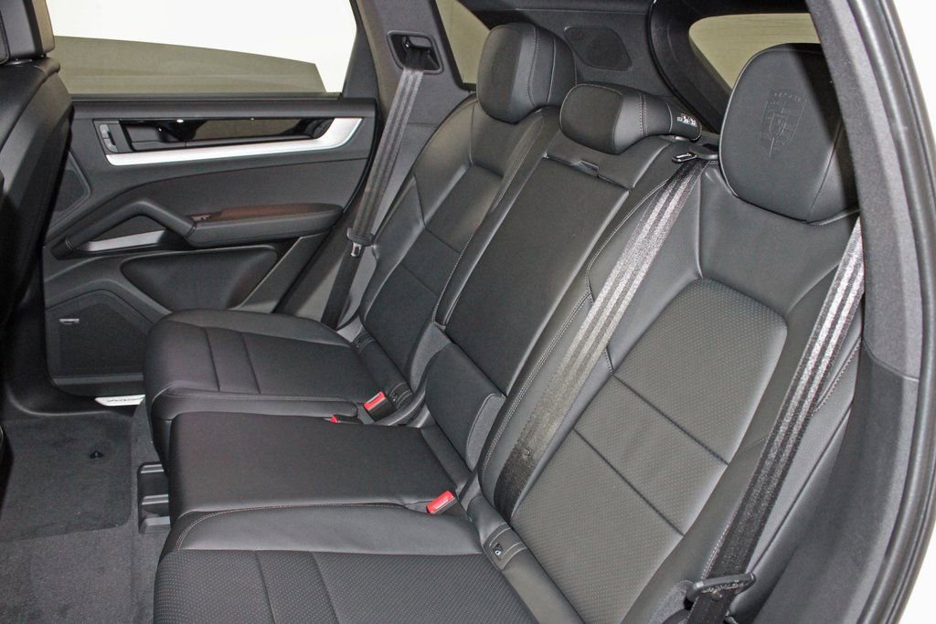 Certified 2025 Porsche Cayenne image 31