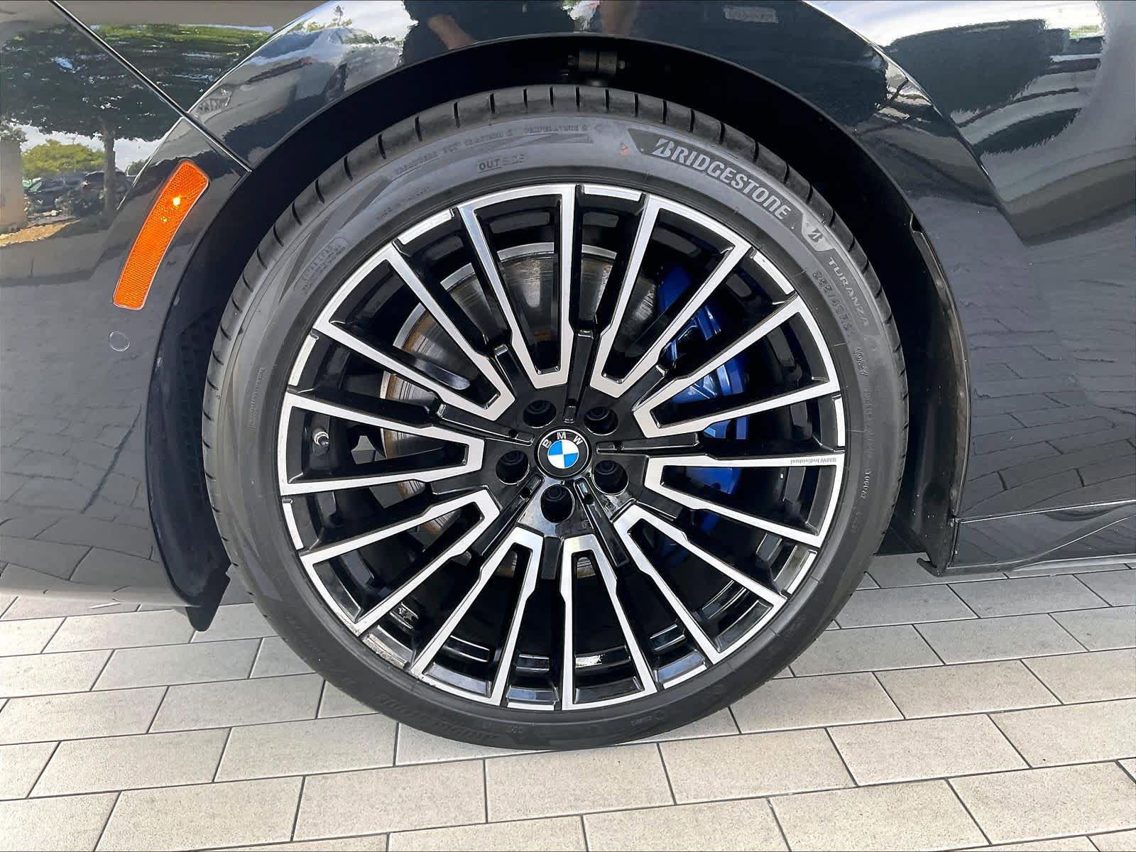 Used 2025 BMW 740i w/ Premium Package image 11
