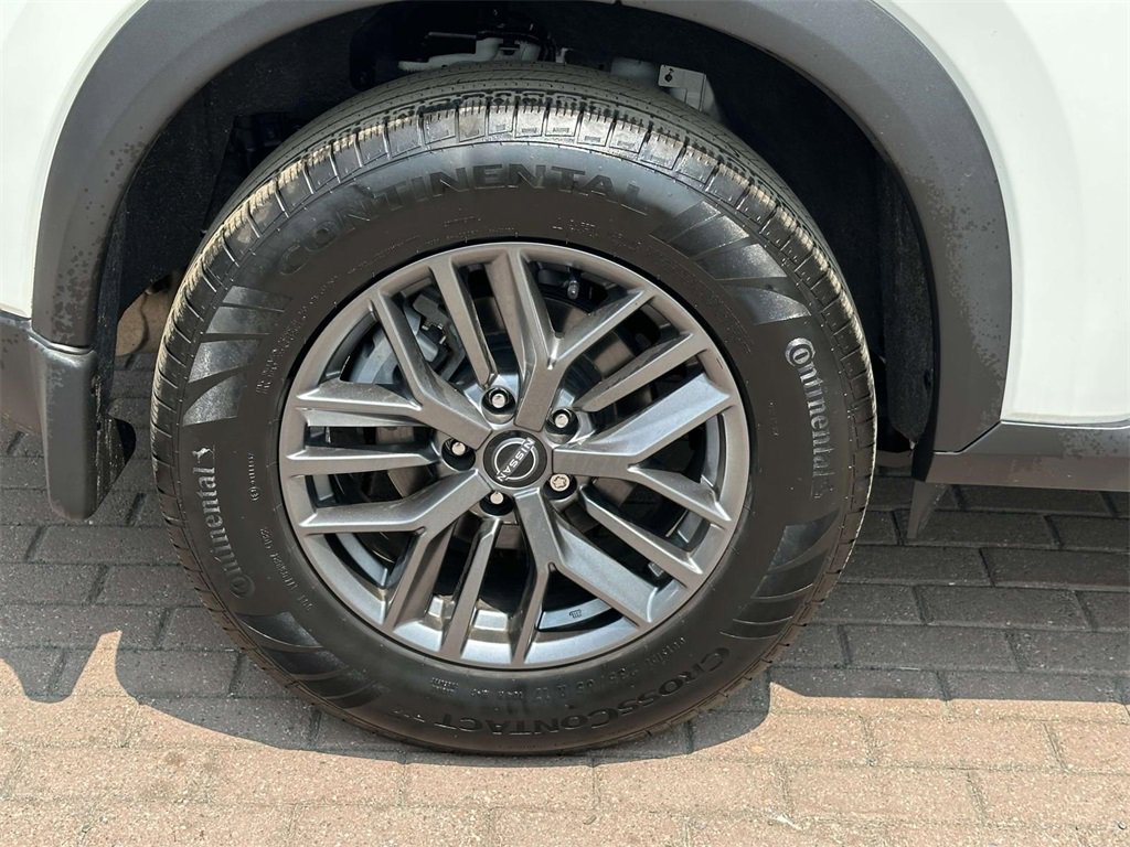 Used 2022 Nissan Rogue S image 29