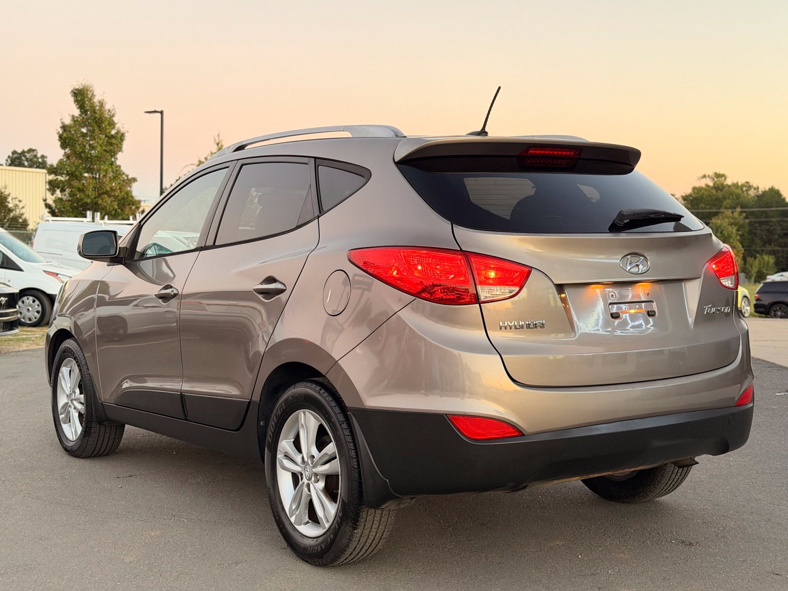 Used 2011 Hyundai Tucson GLS FWD image 11