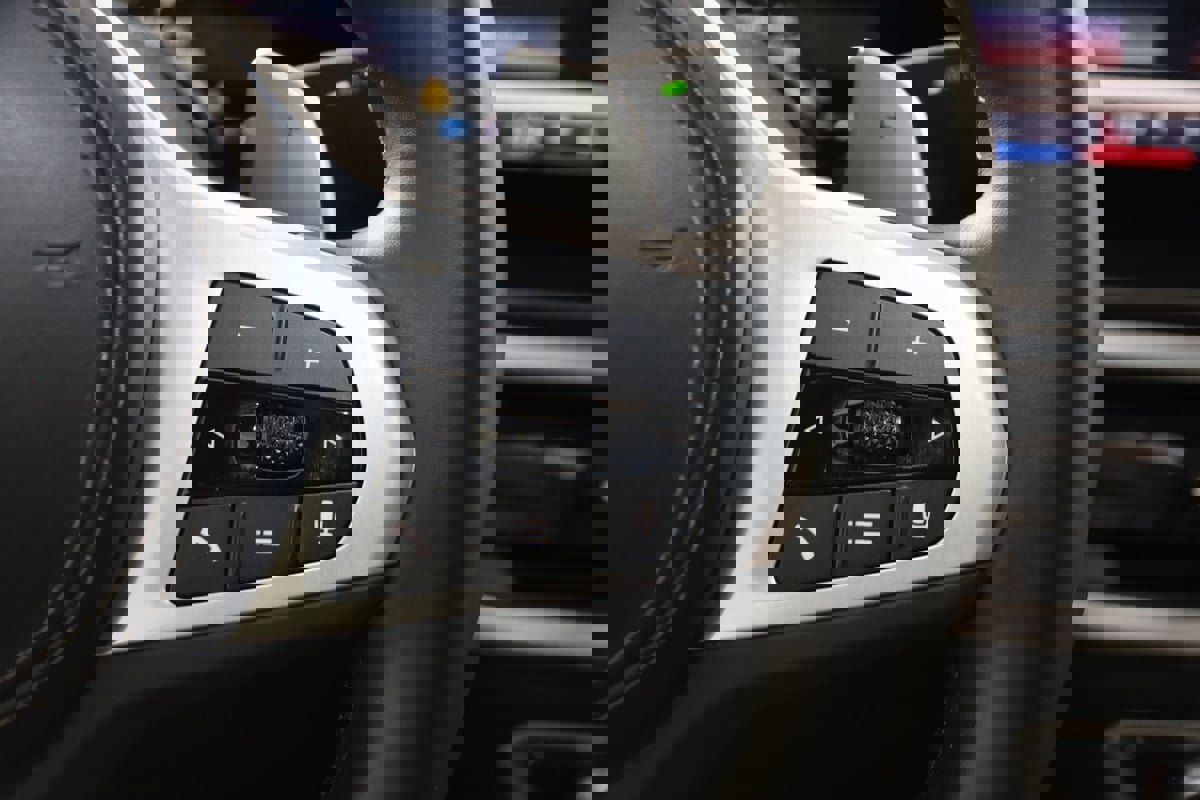 Used 2024 BMW X6 xDrive40i w/ Premium Package image 41