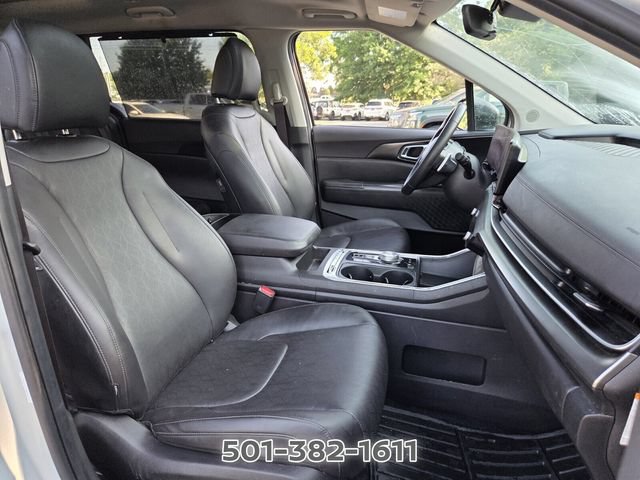 Used 2025 Kia Carnival SX w/ SX Dark Edition Package FWD image 17