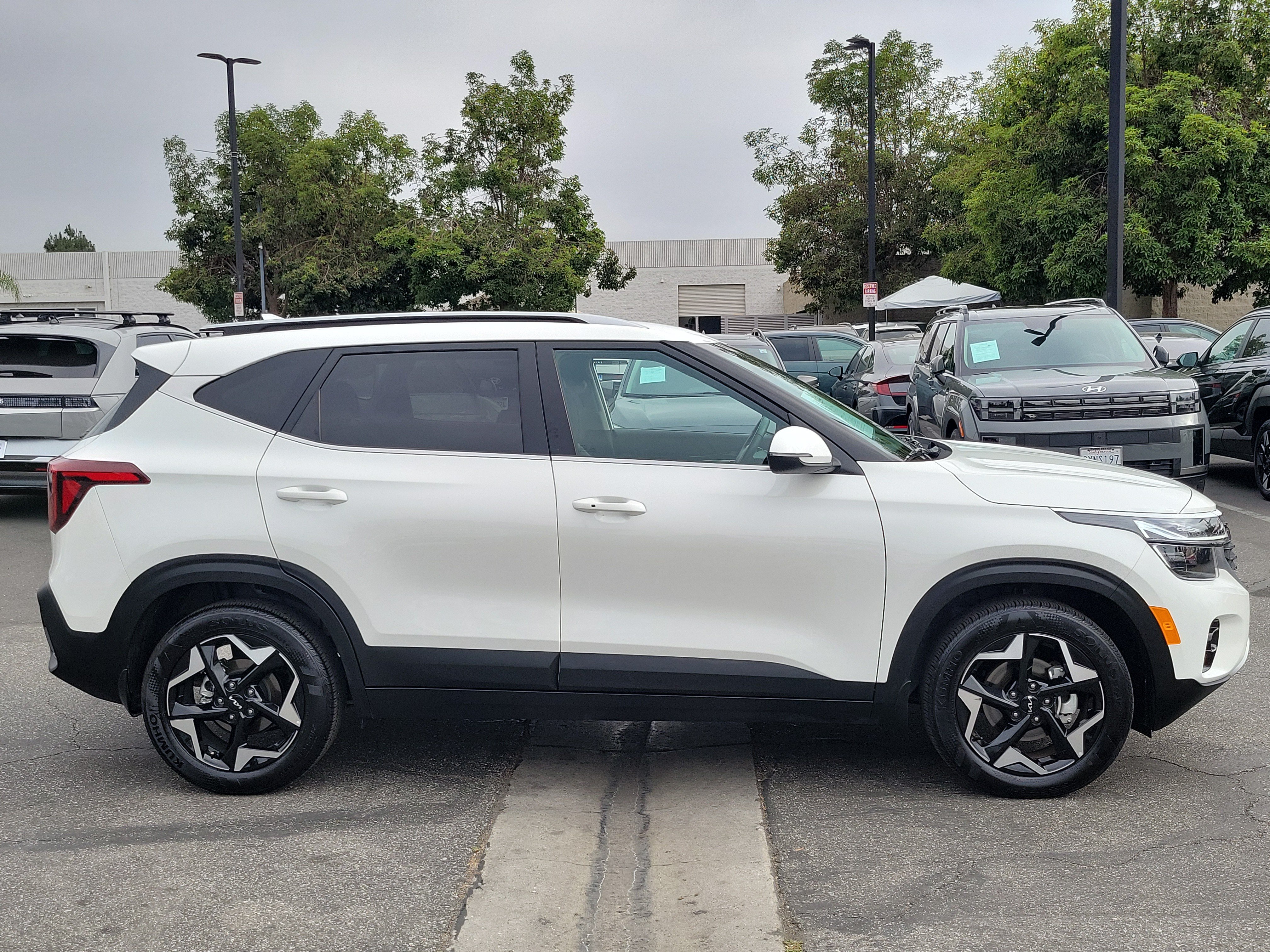 Used 2025 Kia Seltos EX FWD image 5