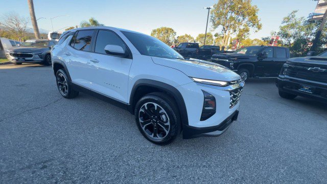 Used 2025 Chevrolet Equinox LT image 2