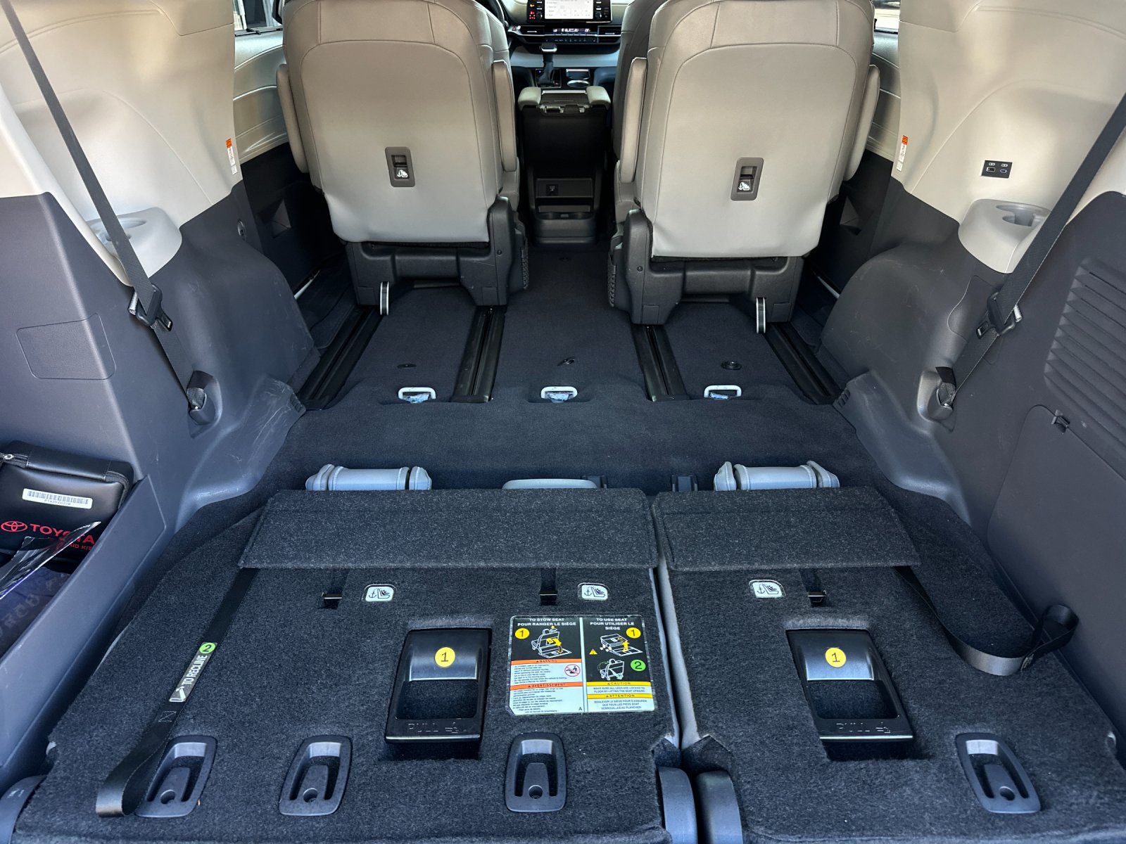 Used 2024 Toyota Sienna XLE w/ XLE Plus Package FWD image 15