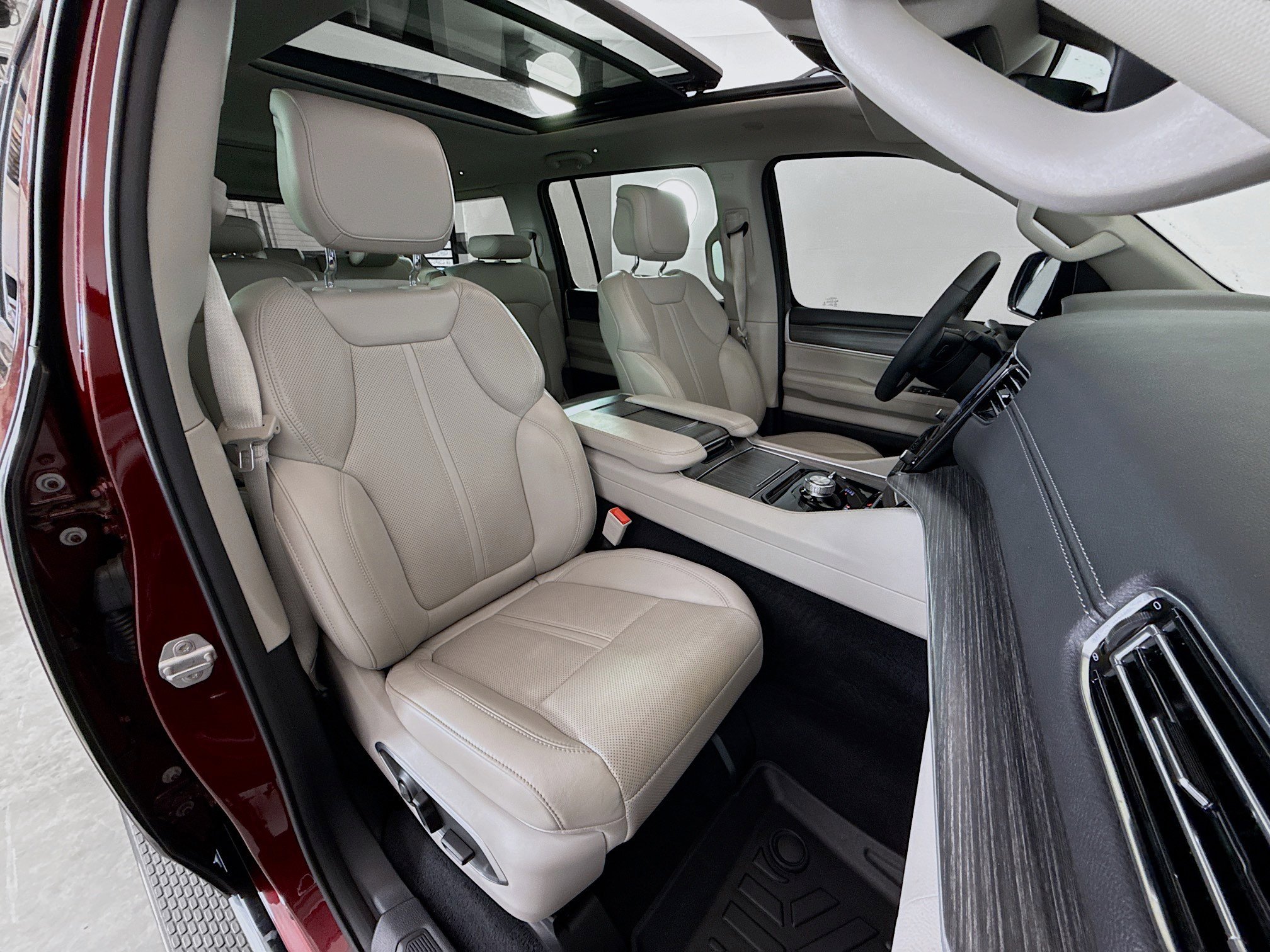 Used 2023 Jeep Wagoneer Series II w/ Premium Group I image 29