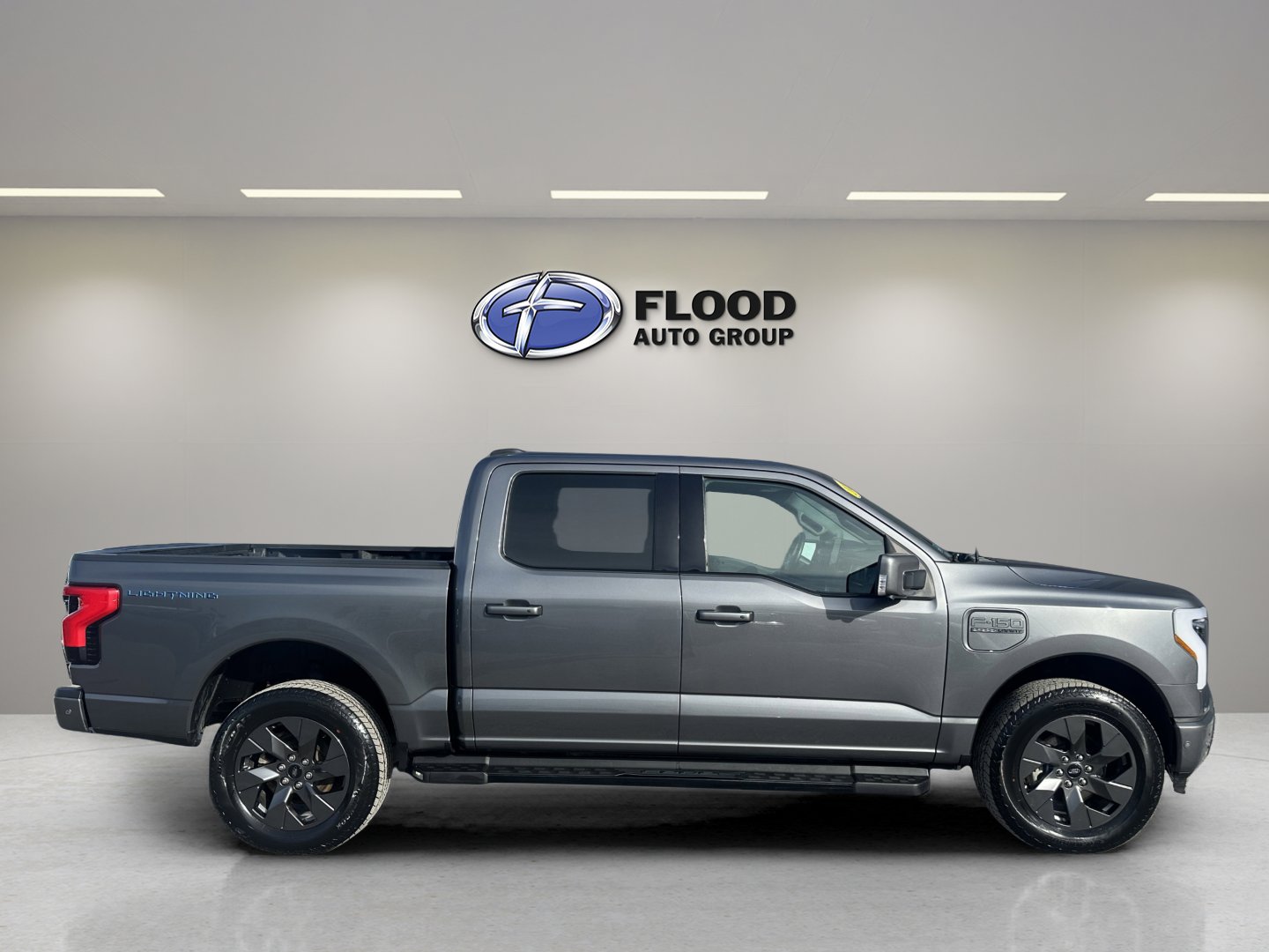 Used 2022 Ford F150 Lightning Lariat w/ Equipment Group 511A High image 4