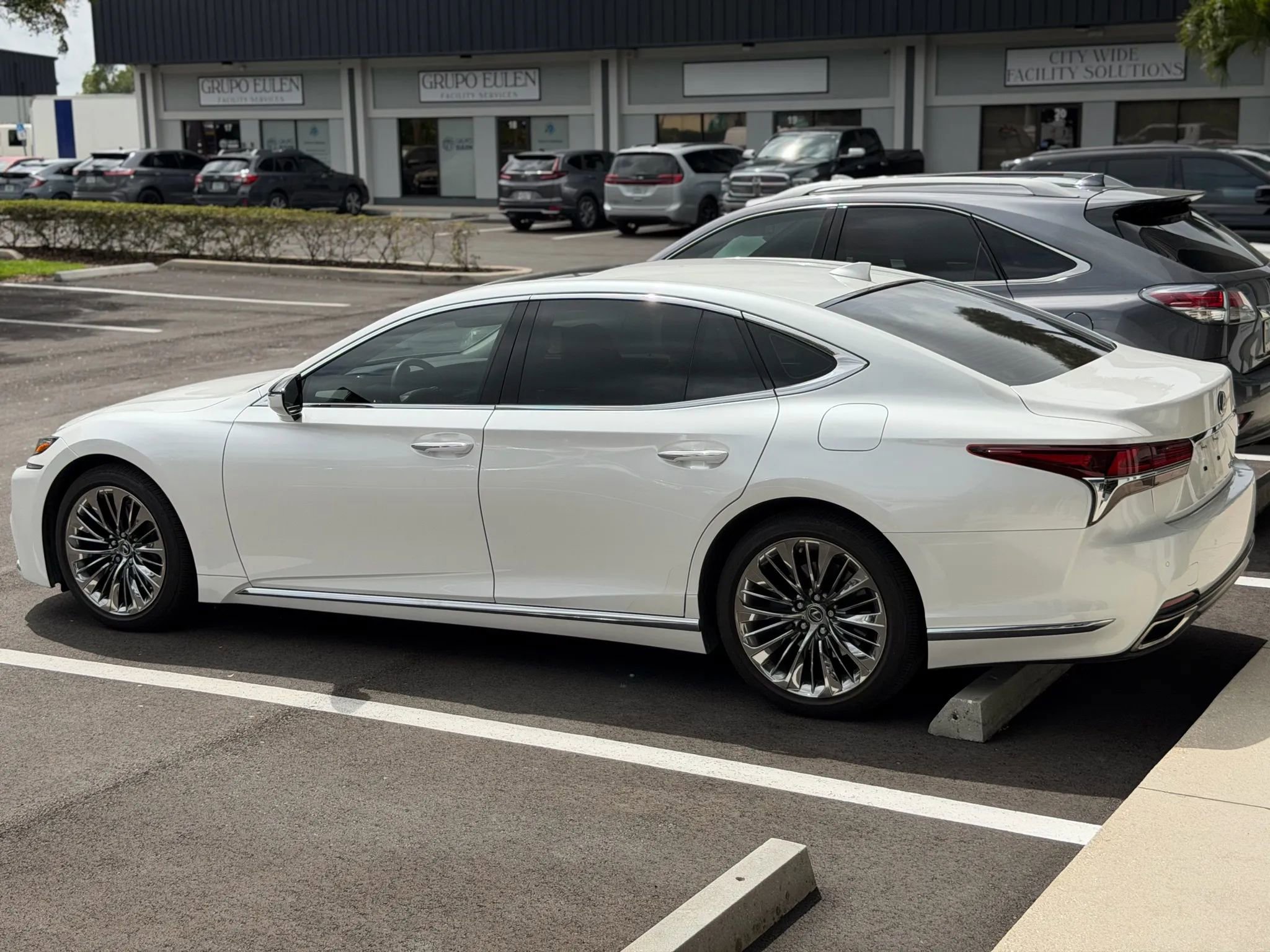 Used 2020 Lexus LS 500 w/ Accessory Package (Z2) image 4