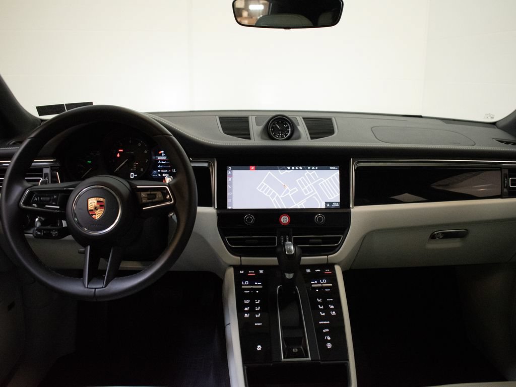 Certified 2026 Porsche Macan AWD/4WD image 24
