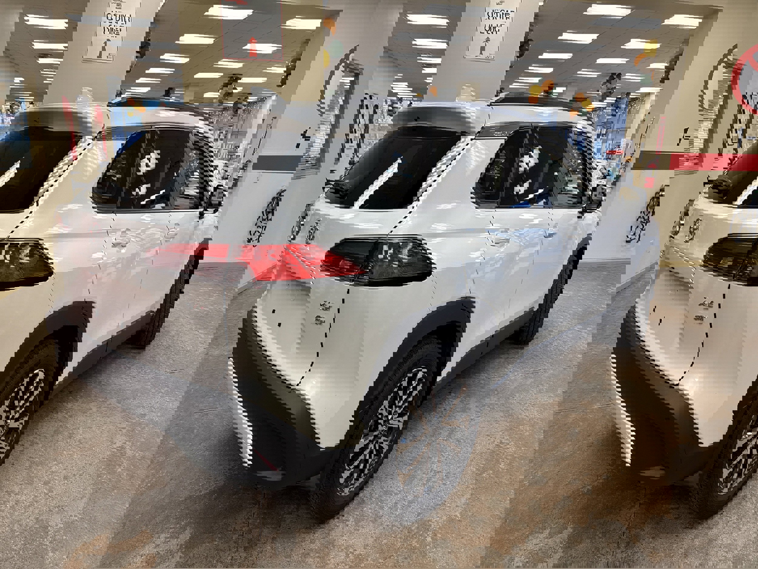 Used 2024 Toyota Corolla Cross XLE w/ Convenience Package image 13