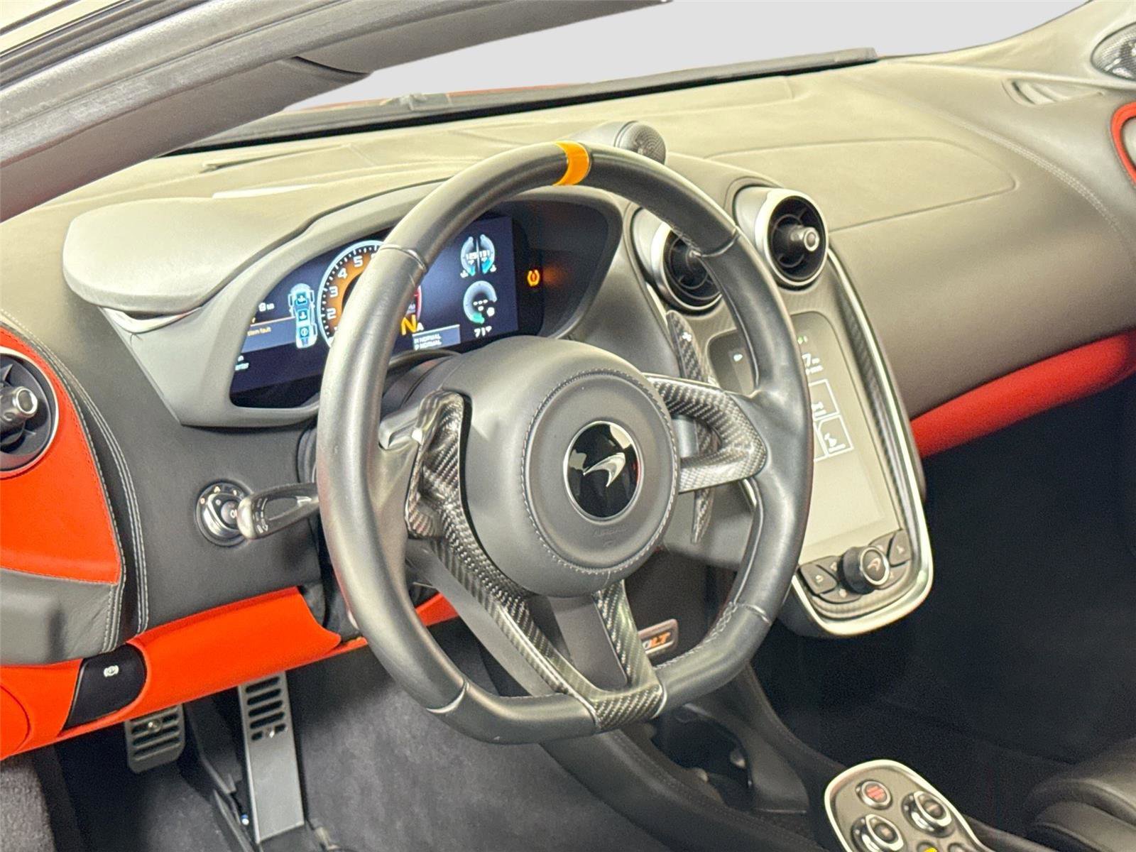 Used 2019 McLaren 600LT RWD image 16