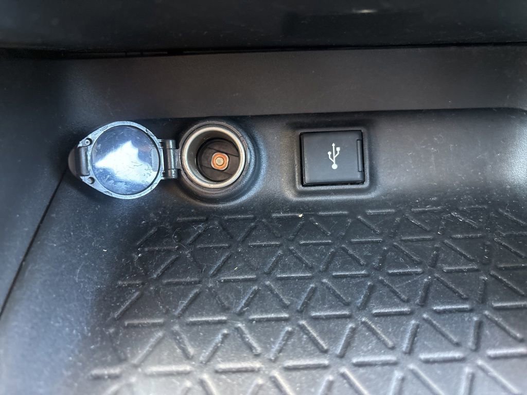 Used 2021 Toyota RAV4 LE AWD/4WD image 19