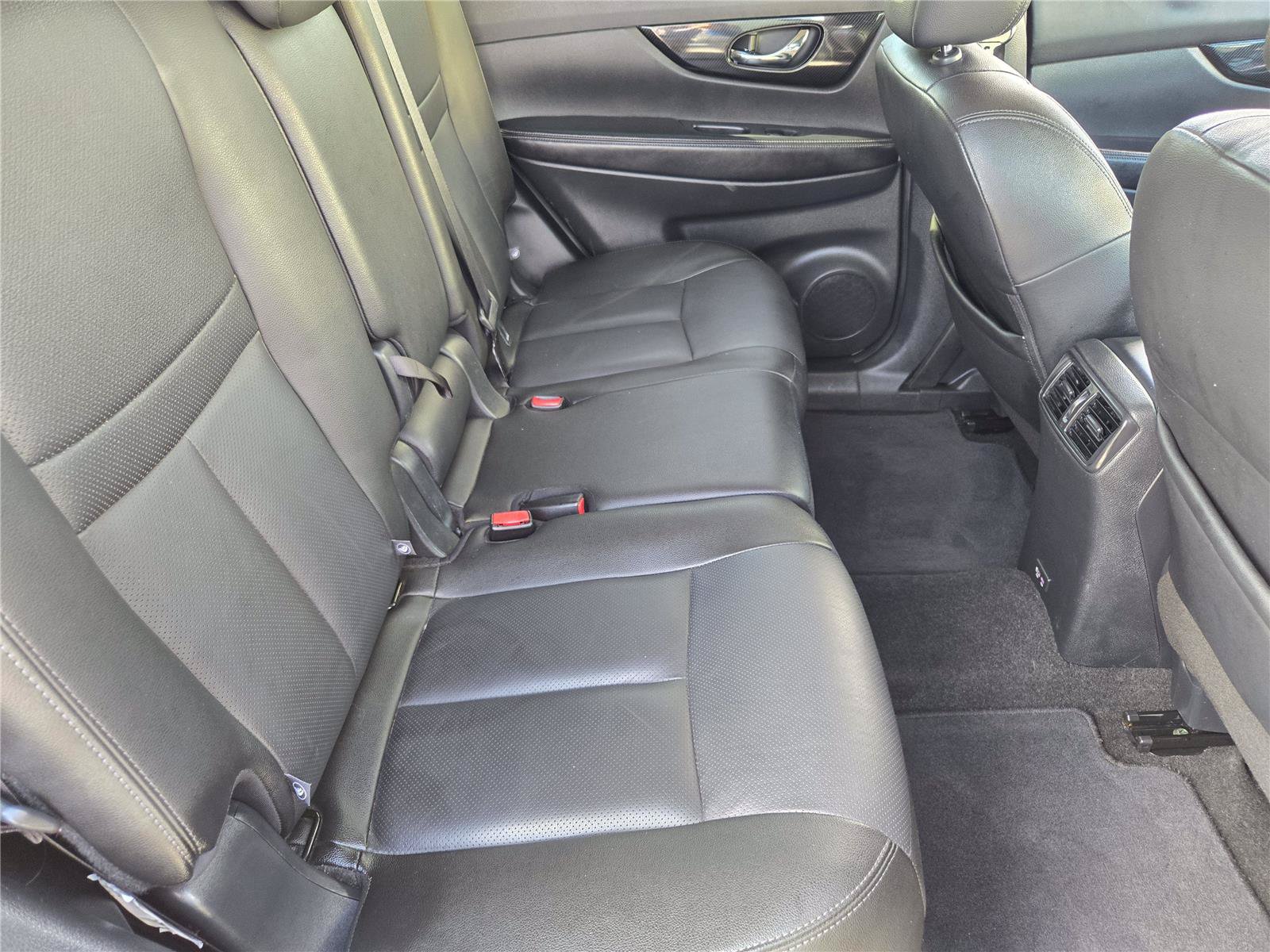 Used 2019 Nissan Rogue SL w/ Premium Package FWD image 29