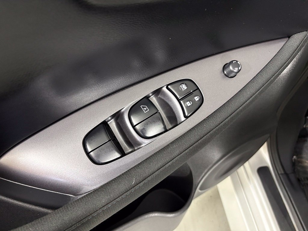 Used 2025 Nissan Leaf S FWD image 15