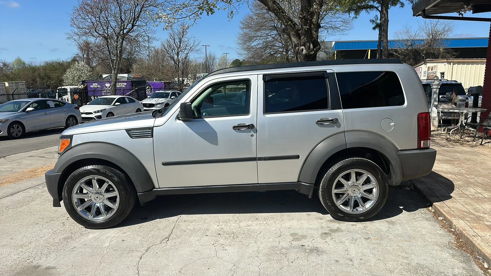 Used 2008 Dodge Nitro SXT image 2