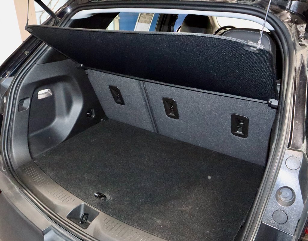 Used 2023 Chevrolet Bolt EUV Premier w/ Sun & Sound Package image 17