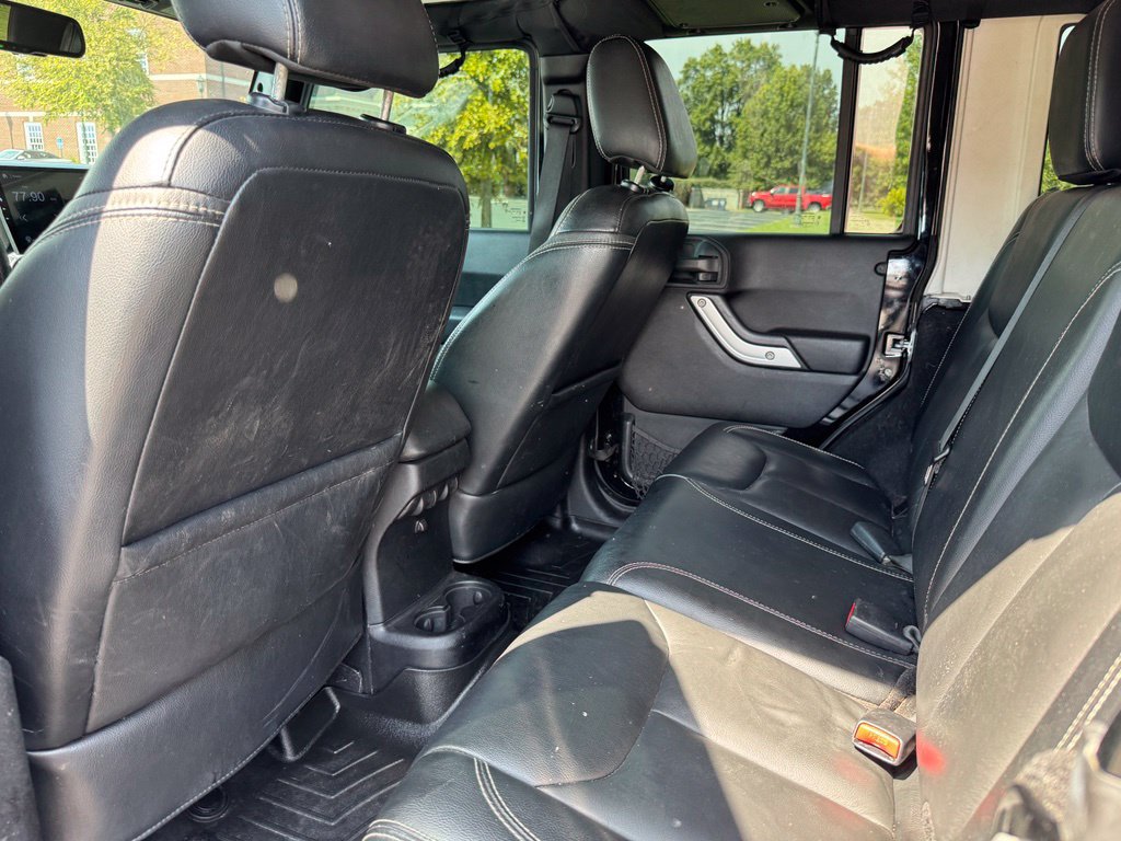 Used 2015 Jeep Wrangler Unlimited Rubicon w/ Connectivity Group AWD/4WD image 12