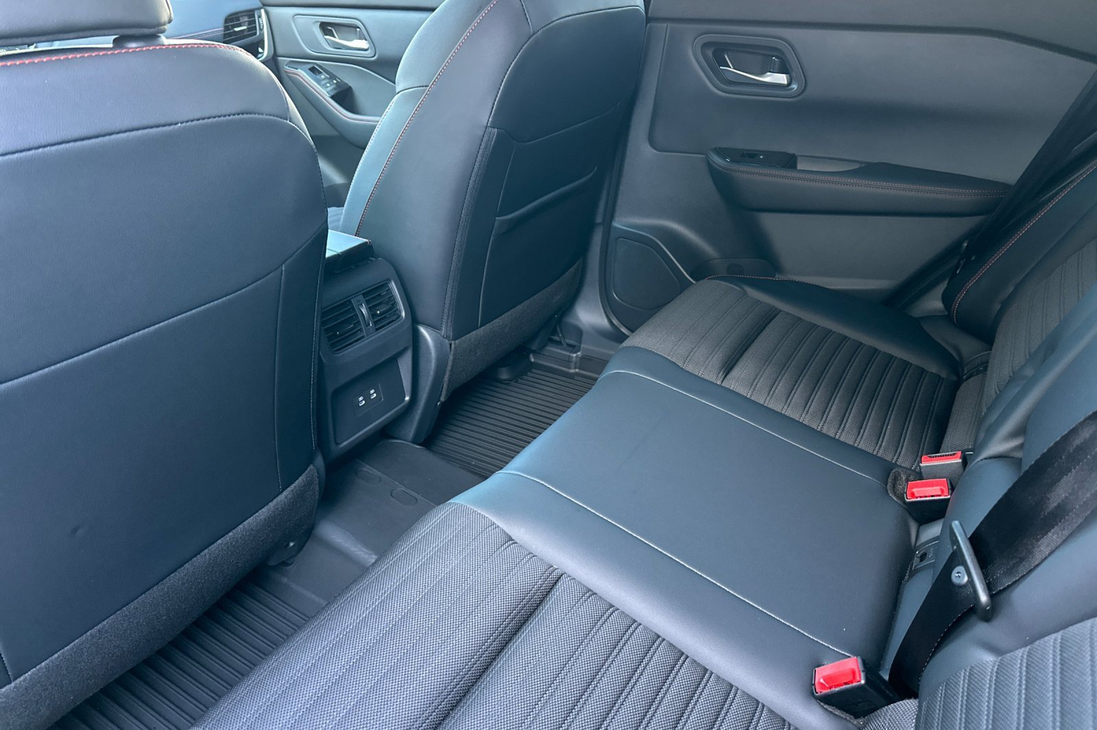 New 2026 Nissan Rogue SV image 9