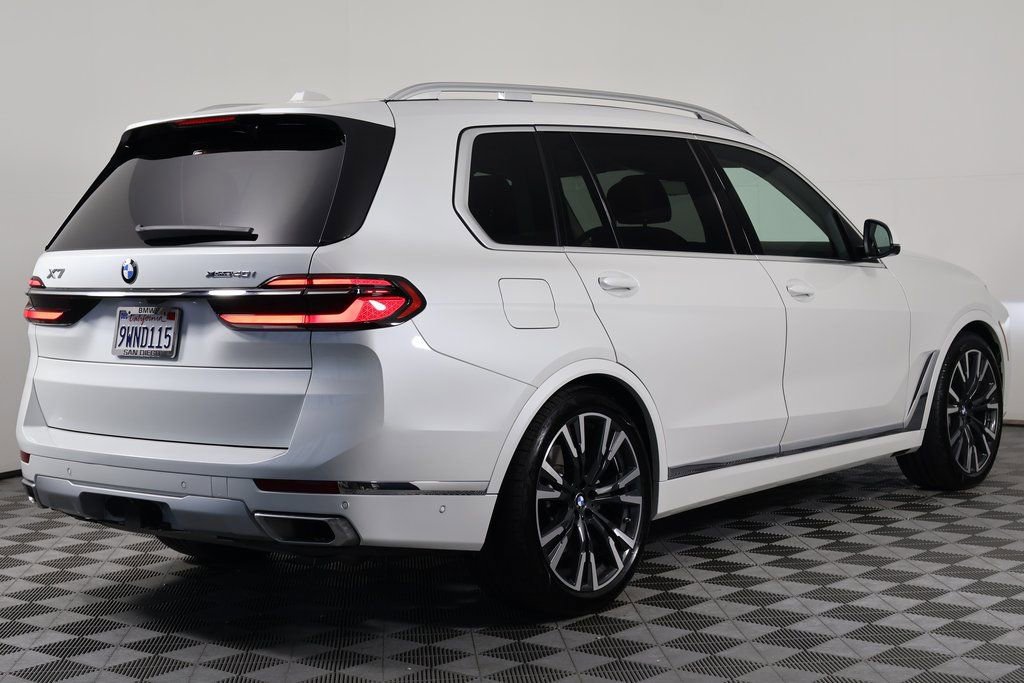 Used 2026 BMW X7 xDrive40i w/ Premium Package image 4