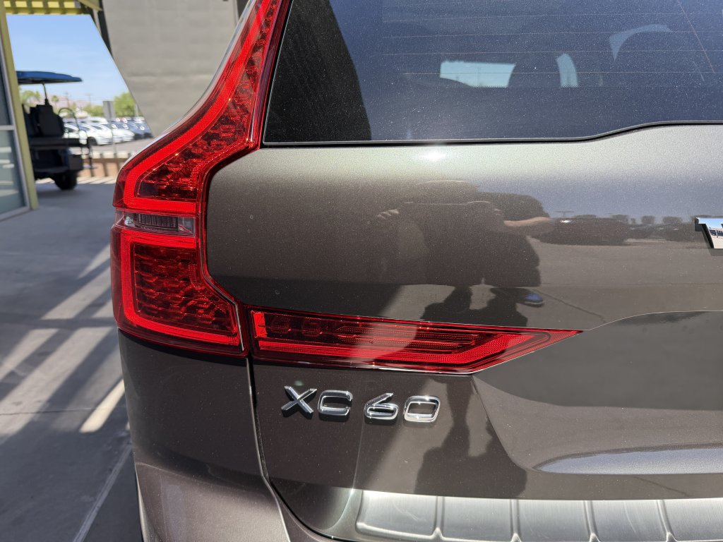 Used 2022 Volvo XC60 B5 Inscription w/ Advanced Package FWD image 14