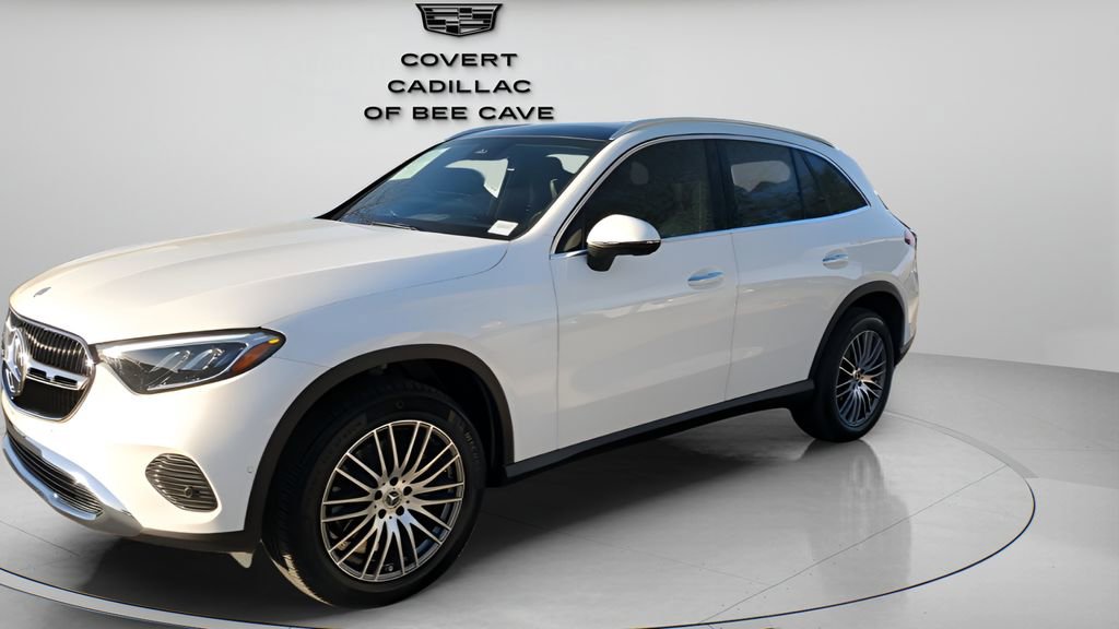 Used 2025 Mercedes-Benz GLC 300 4MATIC image 3